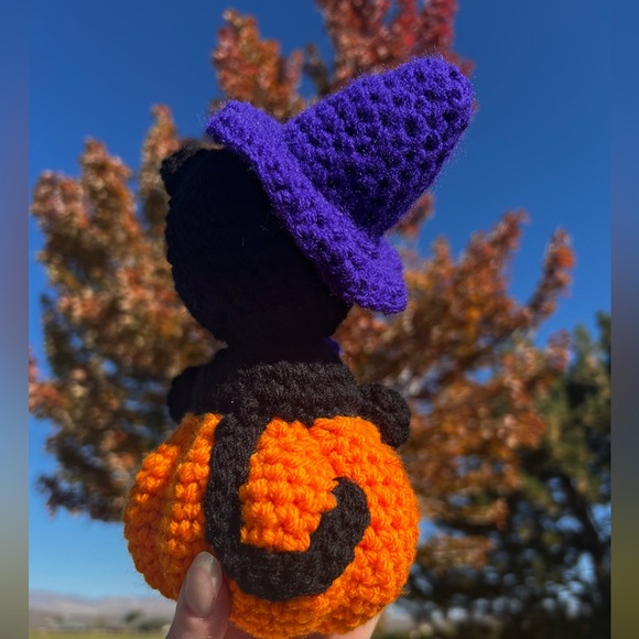 🎃Hand Crocheted Black Witch Cat on Pumpkin! - Picture 5 of 6